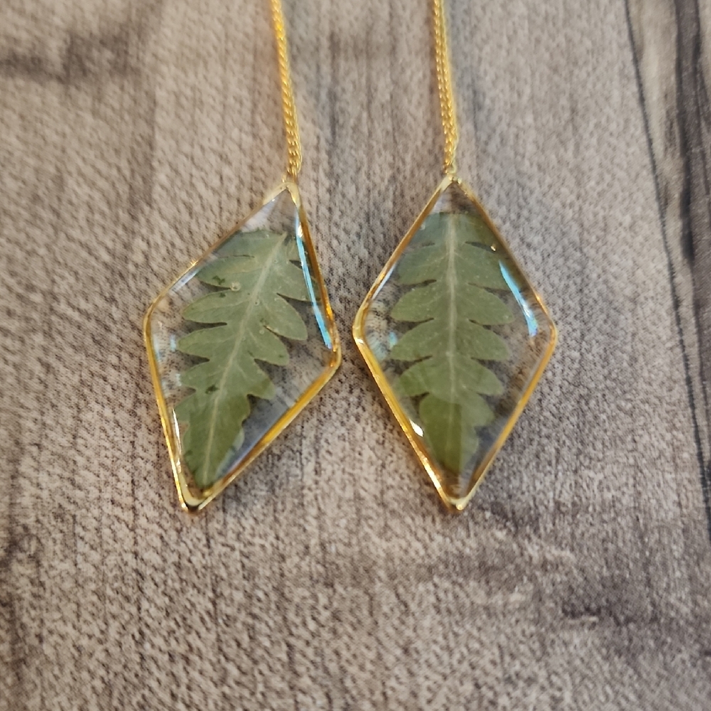 Gold Leaf Pendant Necklace
